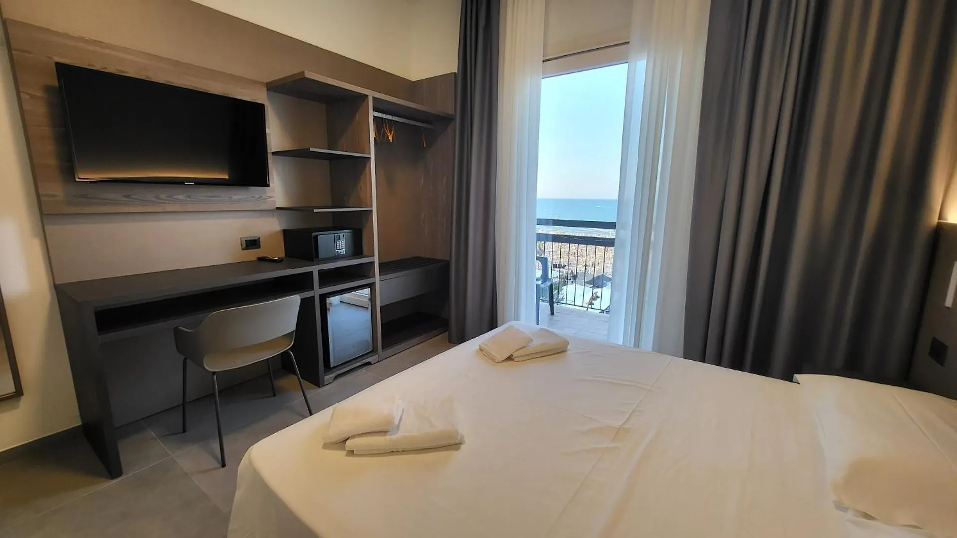 Hotel Giannini Rimini 3*,